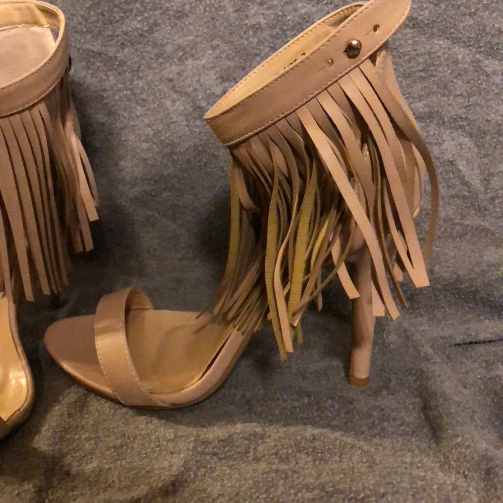 Beige heels, Size 7 - Picture 3 of 5